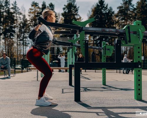  Kübler Sport ROADSHOW macht Stop am OeFit mit den OMNIGYM Outdoor-Fitness-Geräten 
